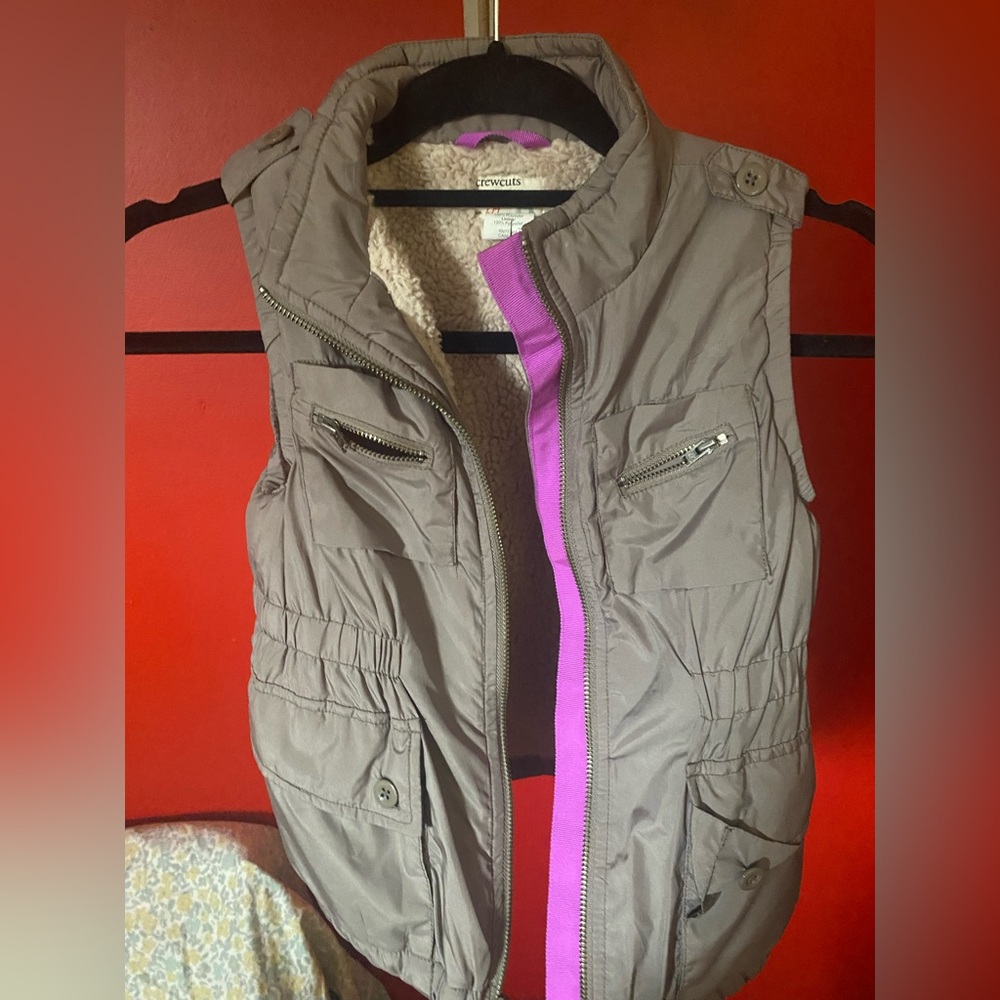 Kids puffer vest size 6/7
